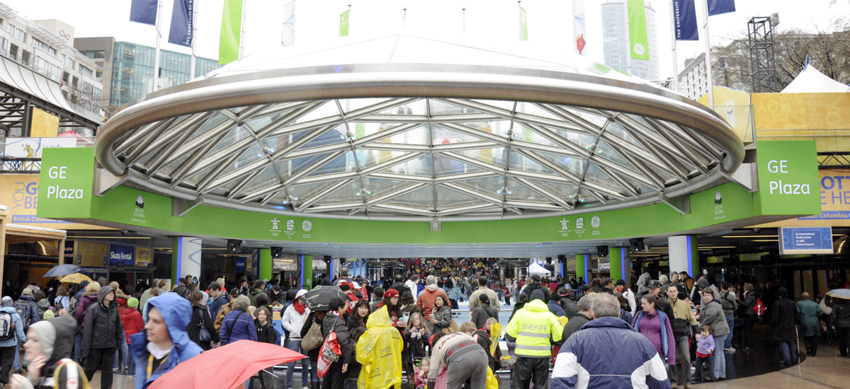 GE Cloth Signs Vancouver Robson-St Front