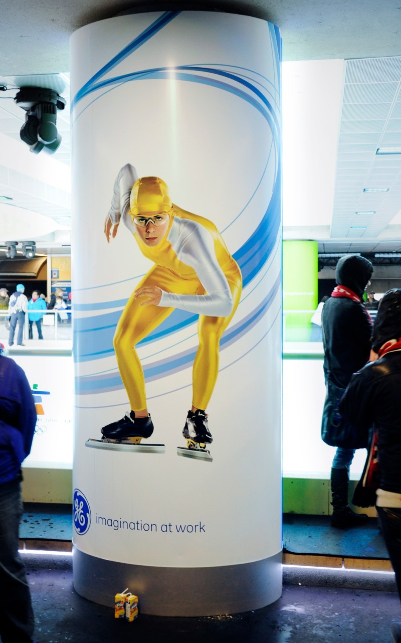 GE Vinyl Signs Vancouver Robson-St_Pillar 1